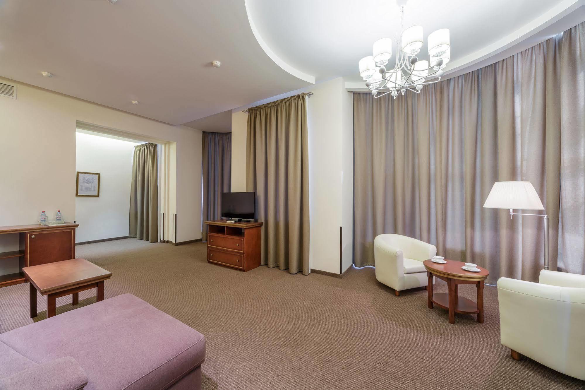 Alarus Luxe Hotel Odessa Exterior foto