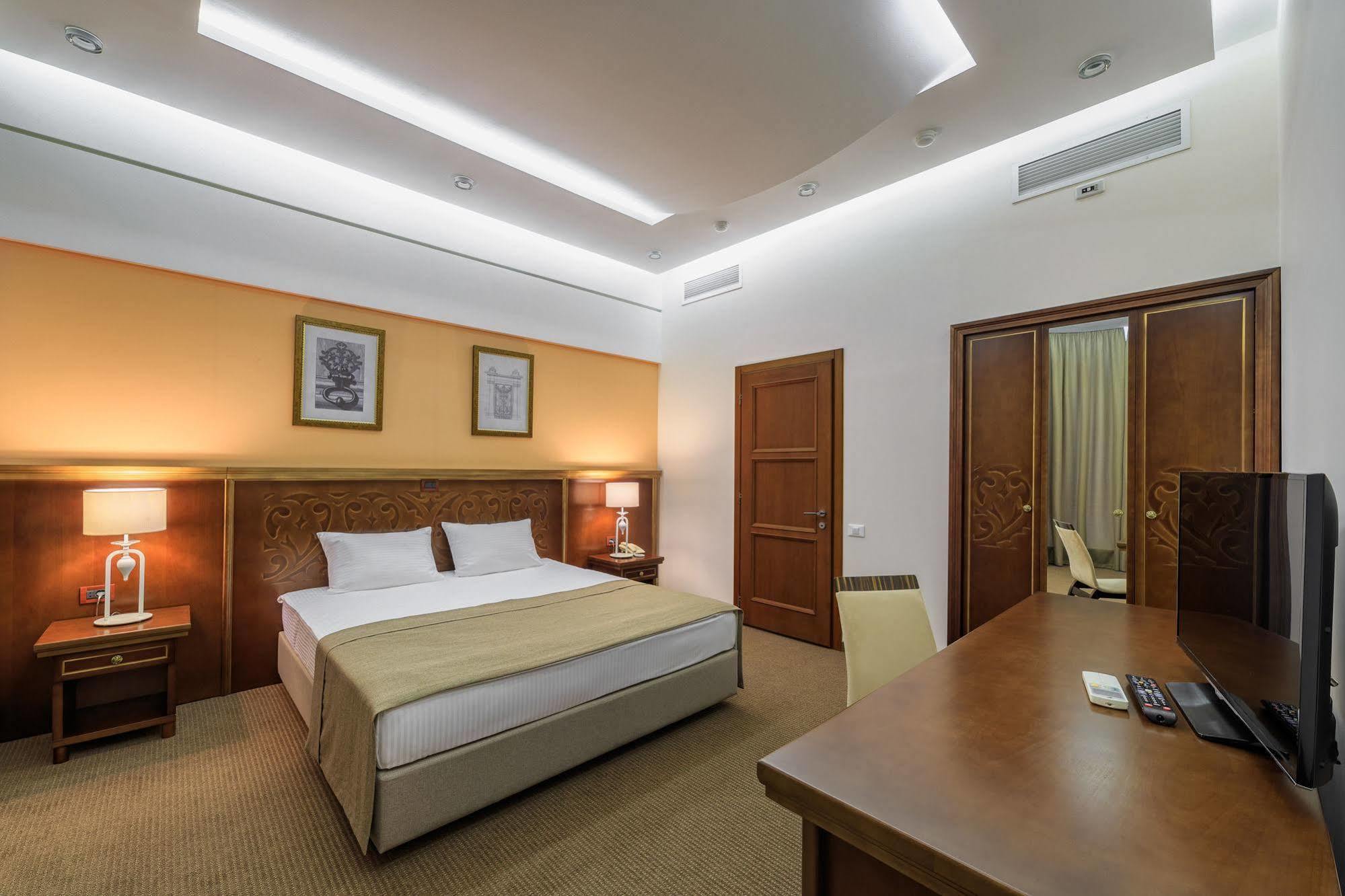Alarus Luxe Hotel Odessa Exterior foto
